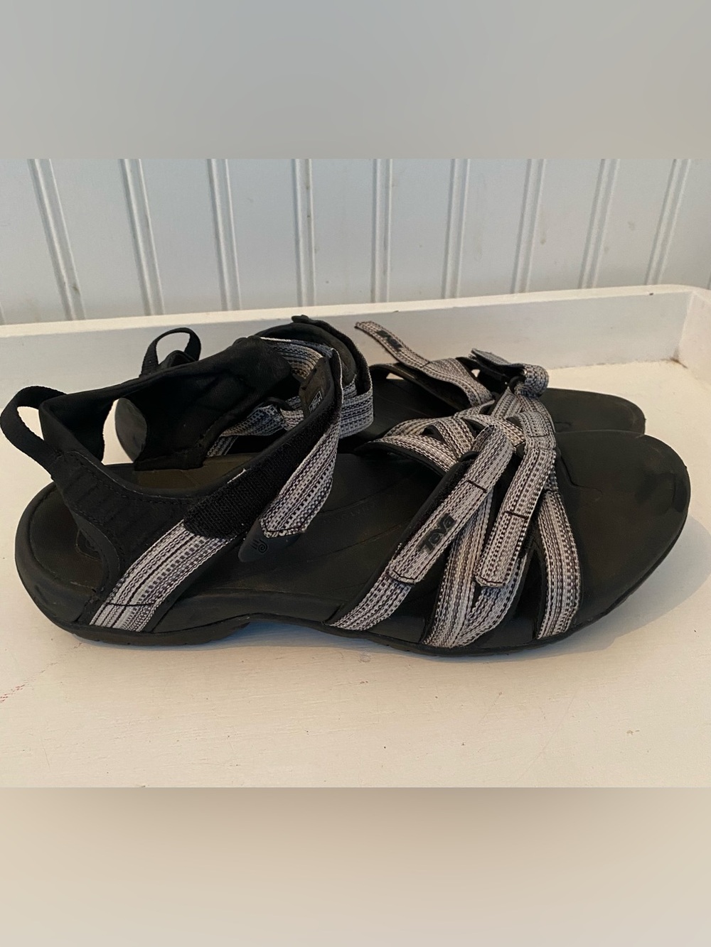 Teva Sandals Women’s 11 Black Gray Hiking Outdoor Strappy Water Sport  Gorpcore